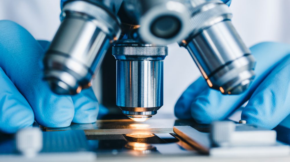 Close-up,Shot,Of,Microscope,With,Metal,Lens,At,Laboratory.